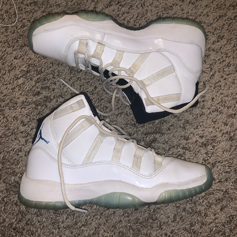 Jordan 11 legend size 6us women 4Y